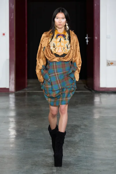 Look 12